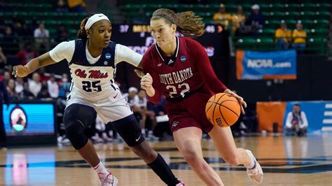 Chloe Lamb top scorer USD March Madness NCAAW .